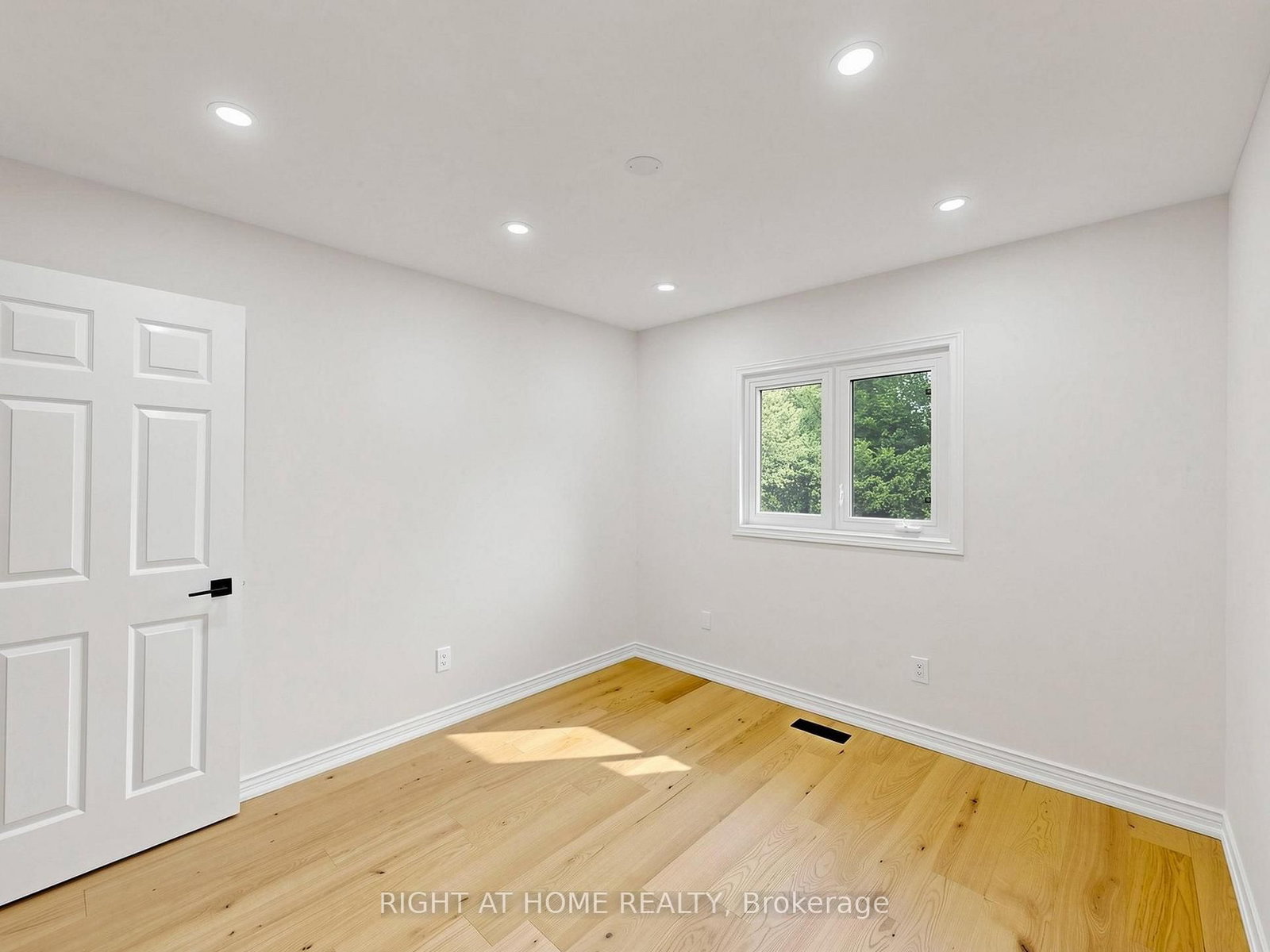 2920 Kingsway Drive • Oakville, ON photo 36