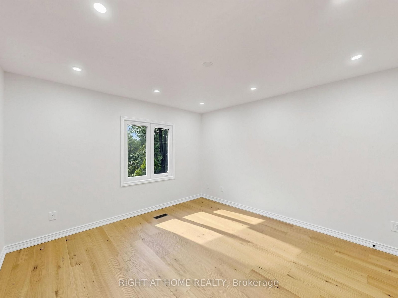 2920 Kingsway Drive • Oakville, ON photo 40