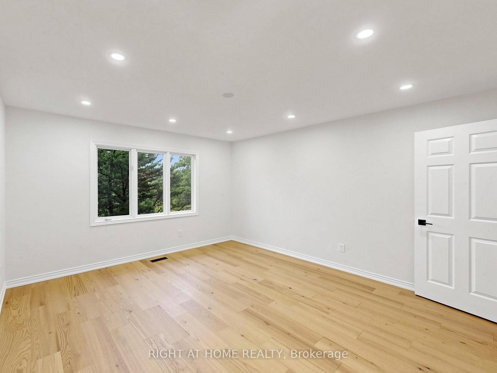 2920 Kingsway Drive • Oakville, ON photo 41