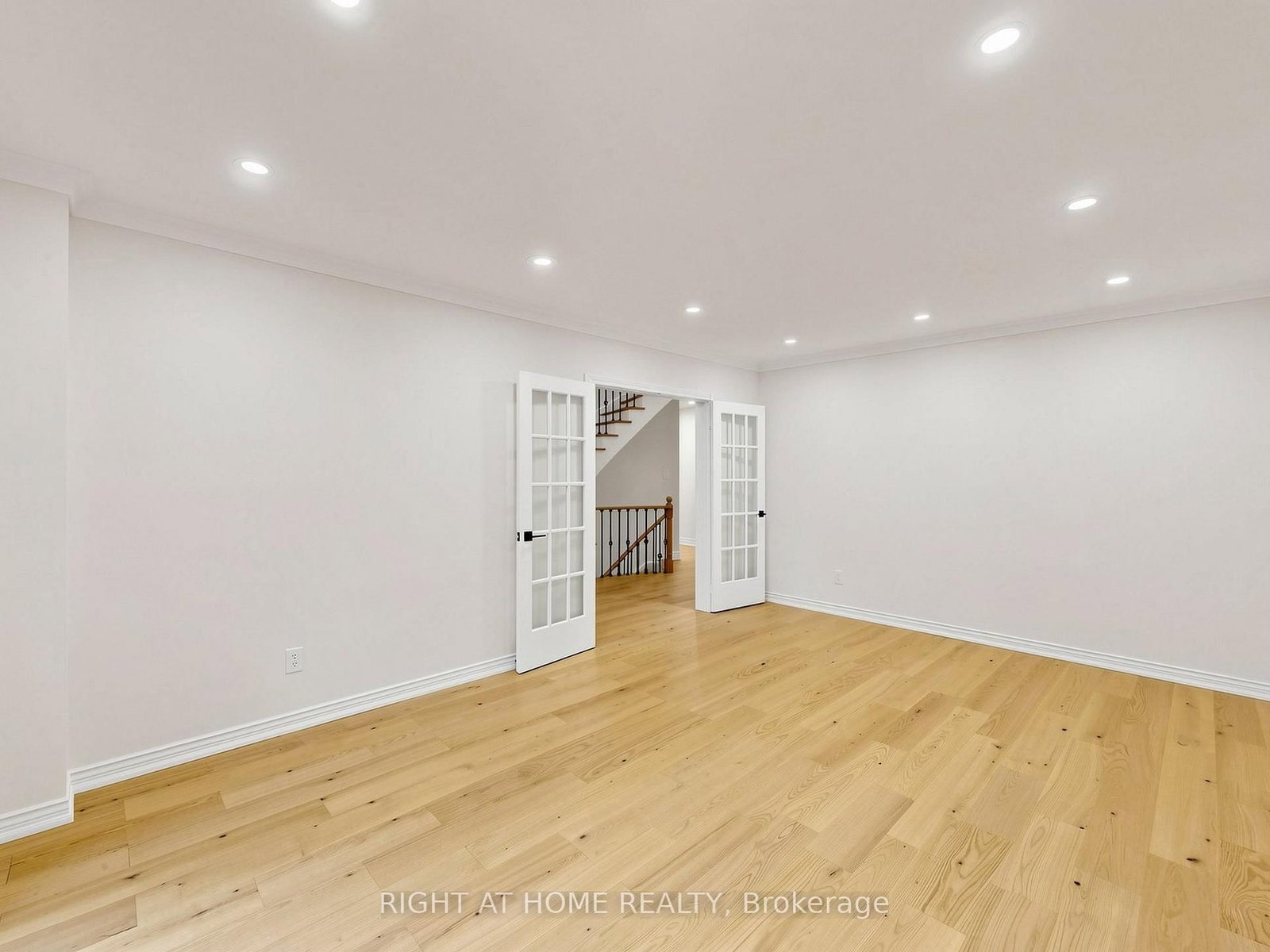 2920 Kingsway Drive • Oakville, ON photo 8