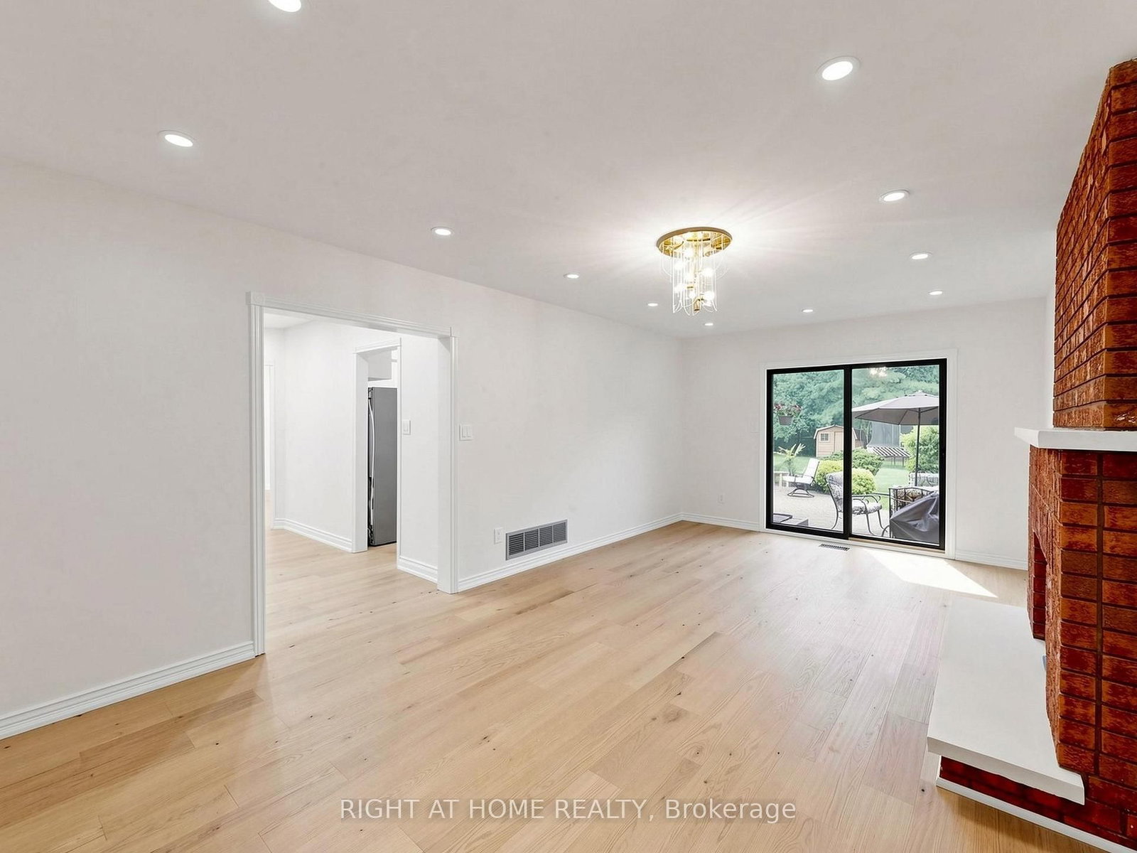 2920 Kingsway Drive • Oakville, ON photo 9