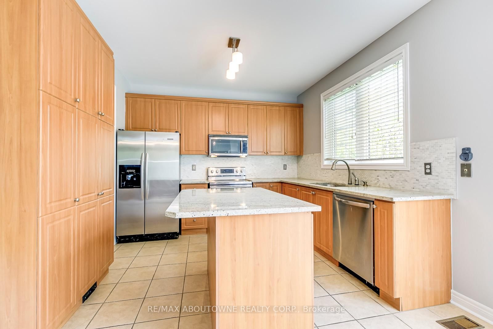 2290 Woodmont Oakville,ON L6M 5A1 — Photo 15