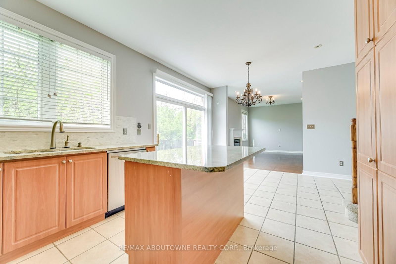 2290 Woodmont Oakville,ON L6M 5A1 — Photo 18