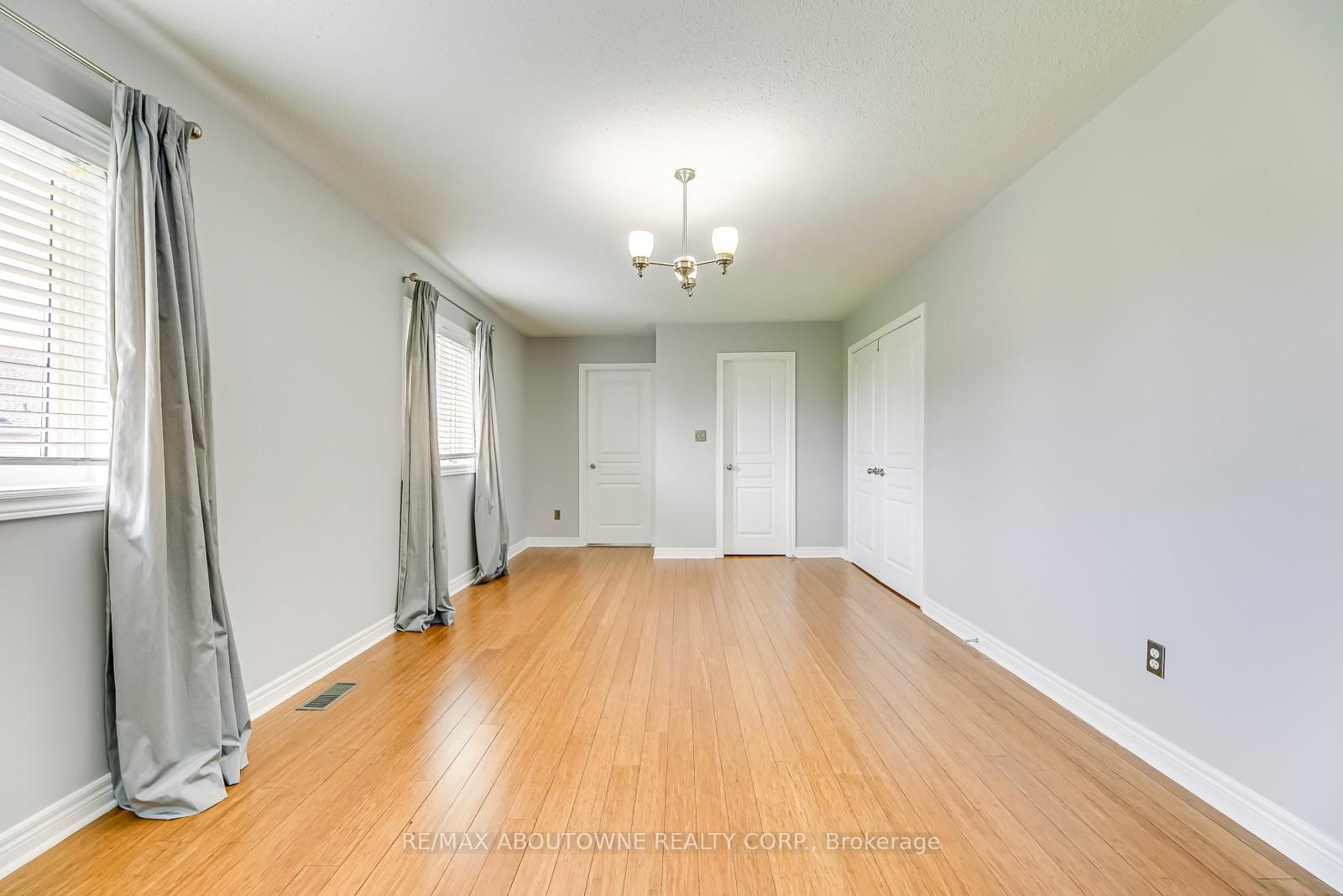 2290 Woodmont Oakville,ON L6M 5A1 — Photo 28