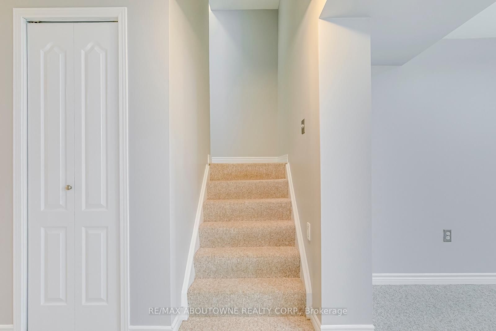 2290 Woodmont Oakville,ON L6M 5A1 — Photo 38