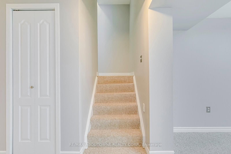 2290 Woodmont Oakville,ON L6M 5A1 — Photo 38