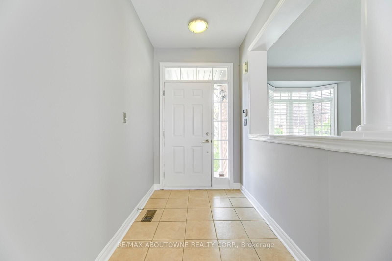 2290 Woodmont Oakville,ON L6M 5A1 — Photo 4