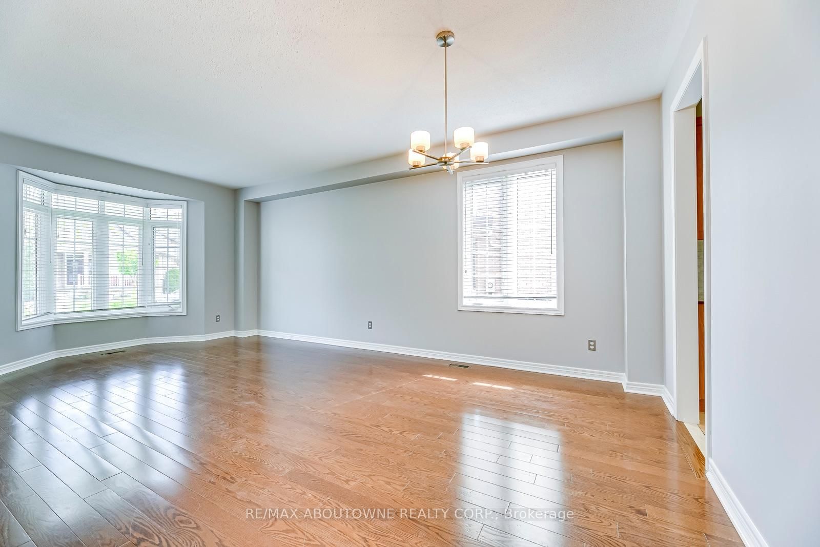2290 Woodmont Oakville,ON L6M 5A1 — Photo 6