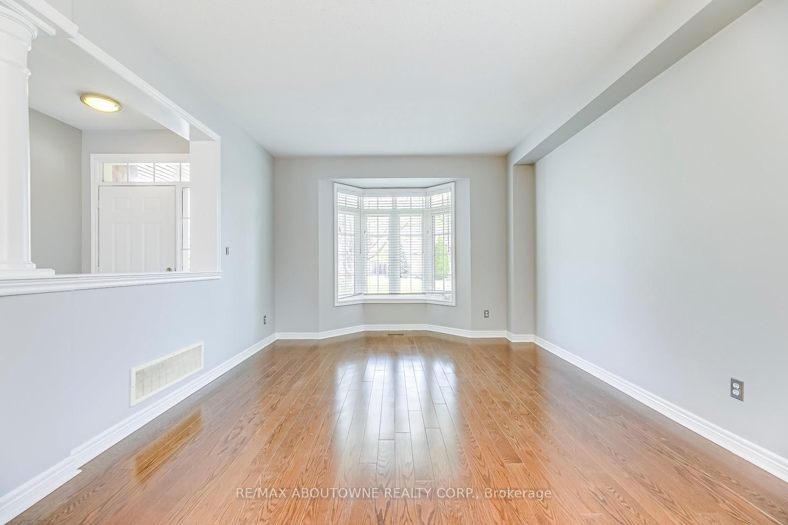 2290 Woodmont Oakville,ON L6M 5A1 — Photo 9