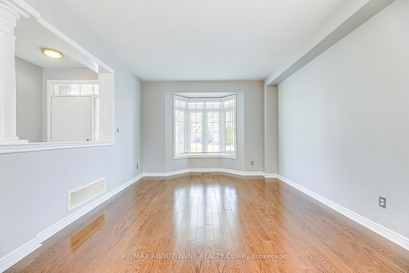 2290 Woodmont Oakville,ON L6M 5A1 — Photo 9