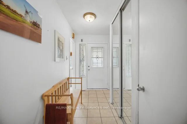 26 Fanshawe Drive • Brampton, ON photo 3