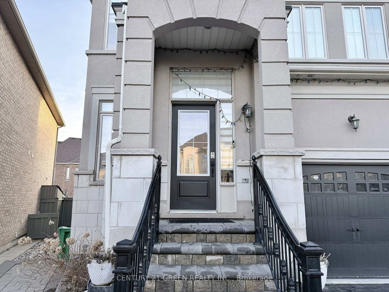 Upper - 43 Black Diamond Crescent
