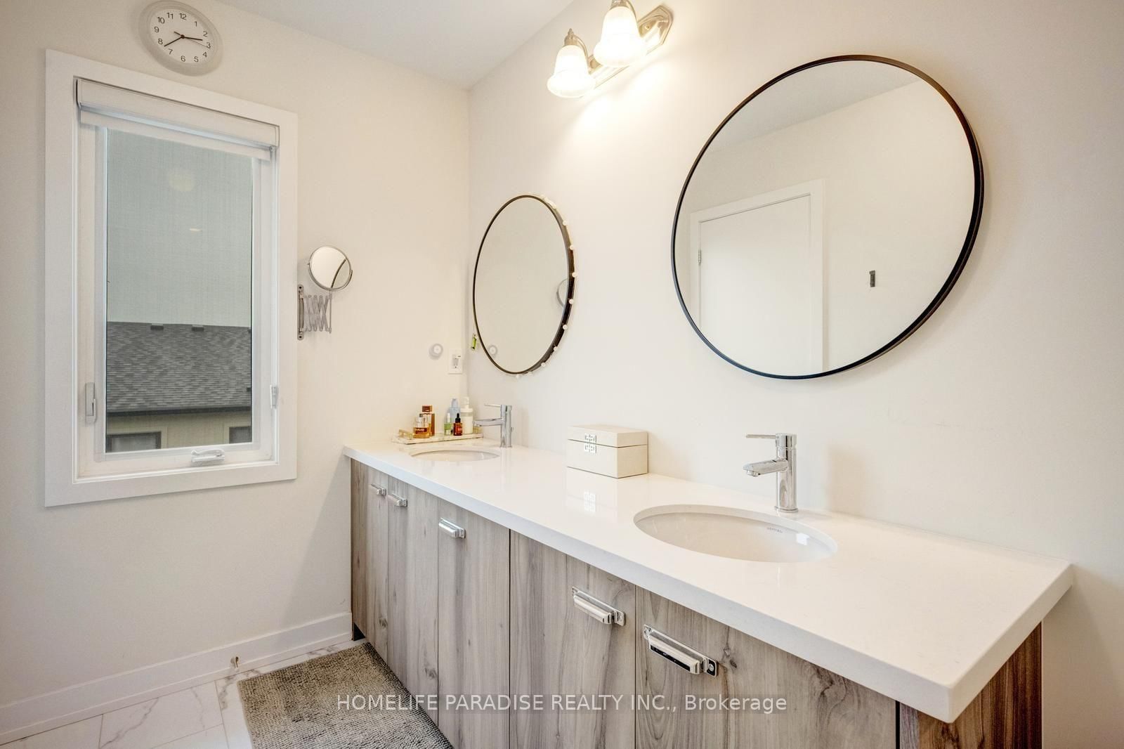 1356 Kaniv Street • Oakville, ON photo 22