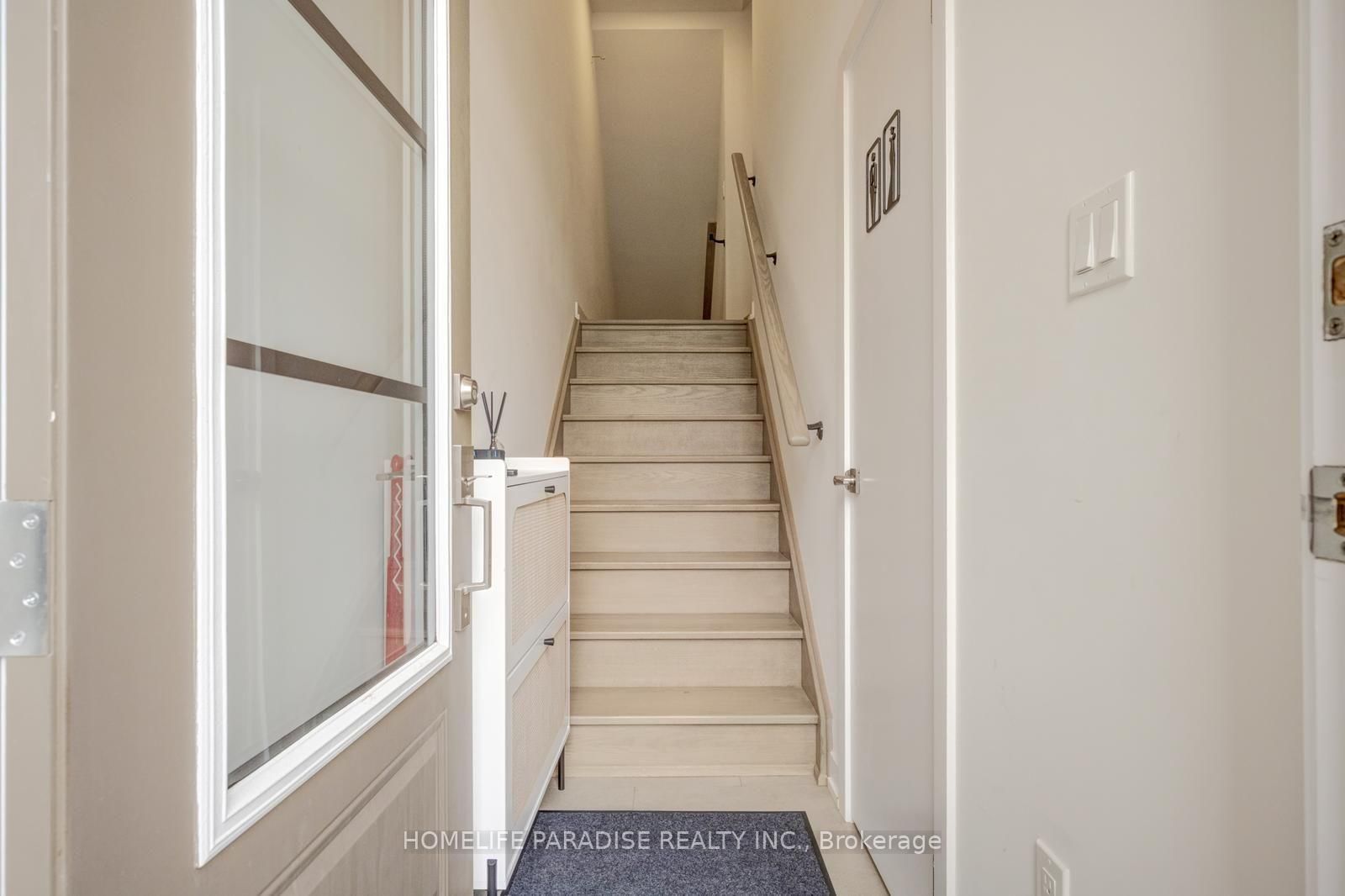 1356 Kaniv Street • Oakville, ON photo 3