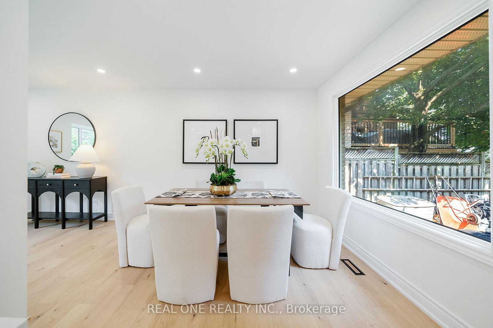 3148 Bentworth Drive • Burlington, ON photo 12