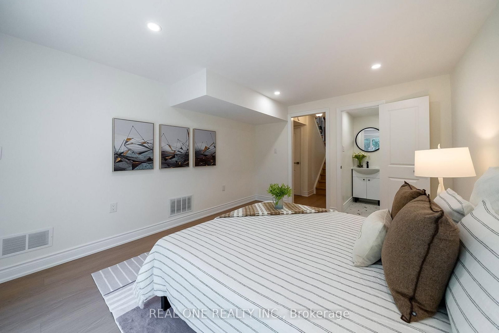 3148 Bentworth Drive • Burlington, ON photo 31