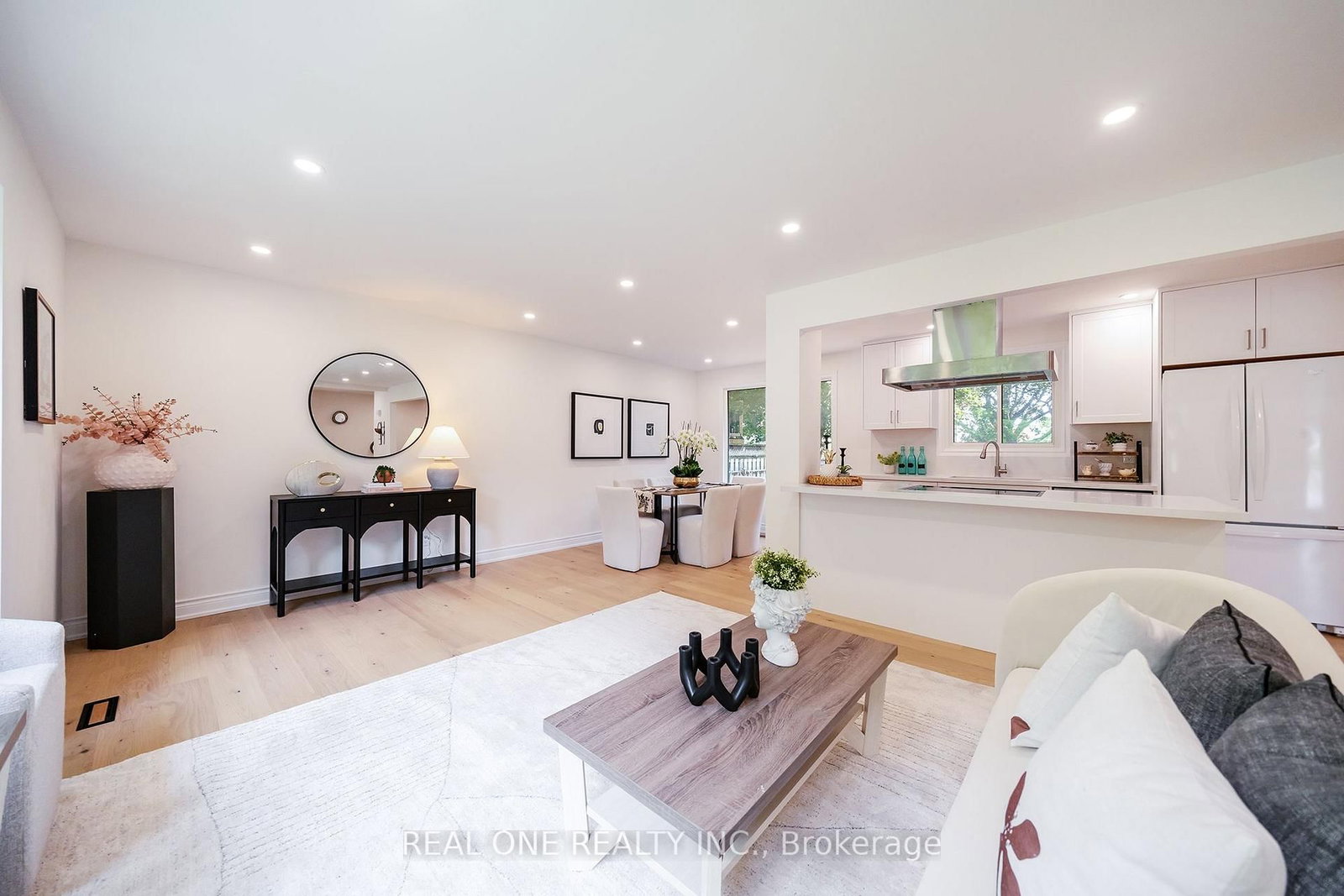 3148 Bentworth Drive • Burlington, ON photo 9
