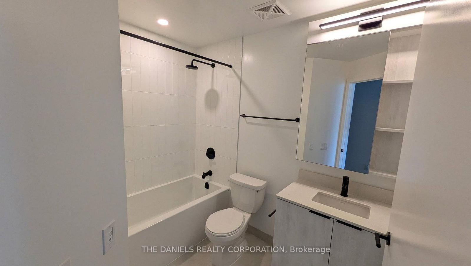 2495 Eglinton Mississauga,ON L5M 2V8 — Photo 8