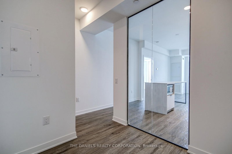 1807 - 2495 Eglinton Avenue W