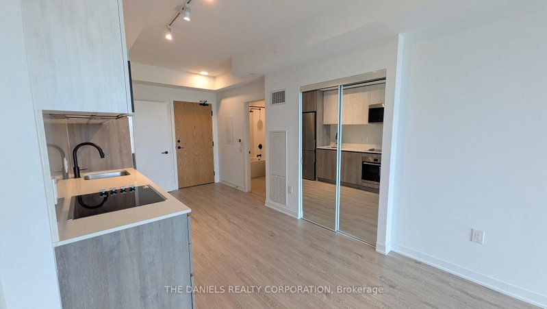 2495 Eglinton Mississauga,ON L5M 2V8 — Photo 4