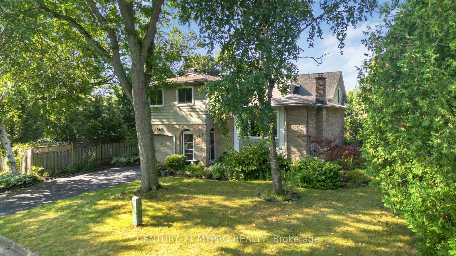 1242 Richards Crescent • Oakville, ON photo 3