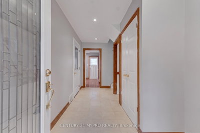1242 Richards Crescent • Oakville, ON photo 8