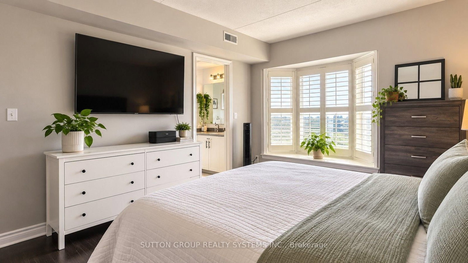 4005 Kilmer Drive • #301 • Burlington, ON photo 18