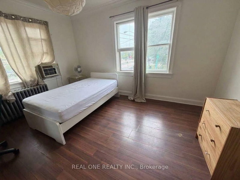 Room2 - 3287 Lake Shore Boulevard W