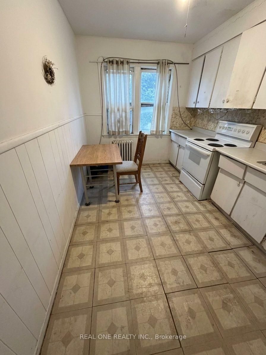 Room2 - 3287 Lake Shore Boulevard W, Toronto 3