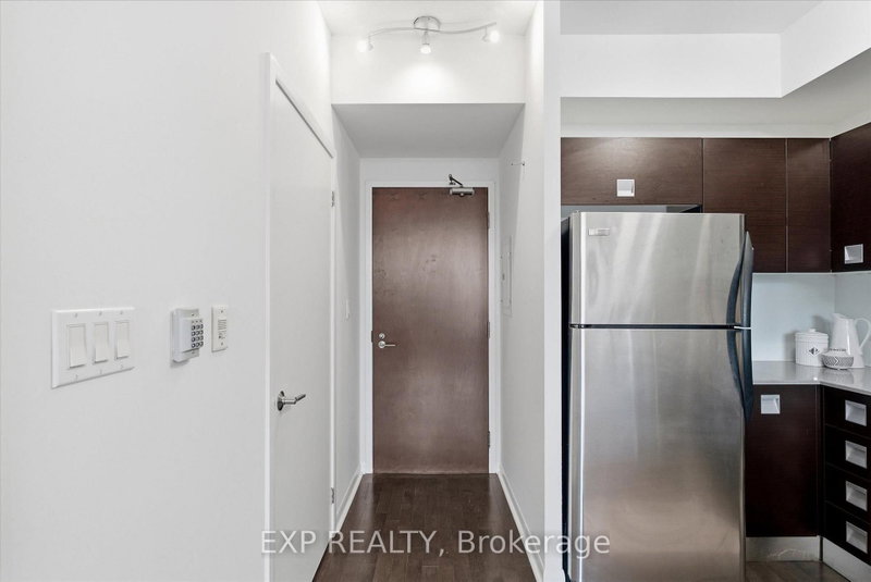 221 - 3391 Bloor Street W