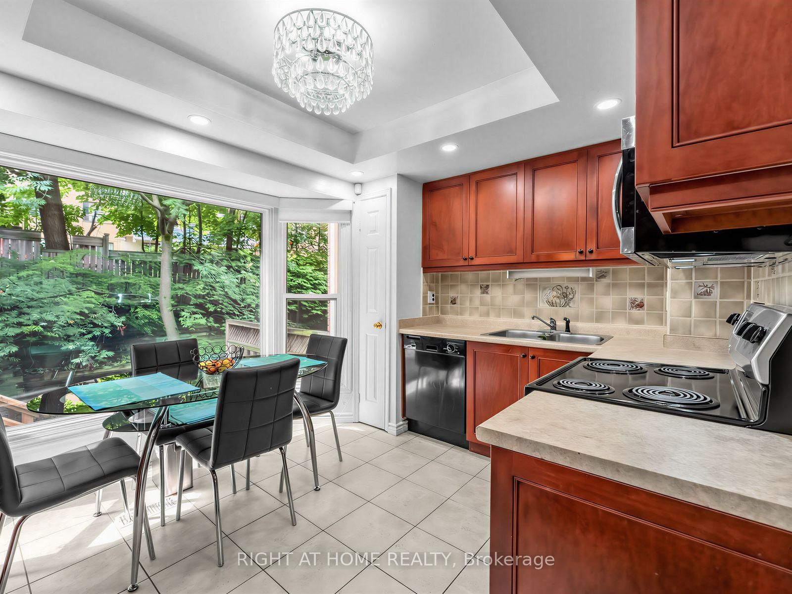 25 Tamarack Circle • #25 • Toronto, ON photo 12