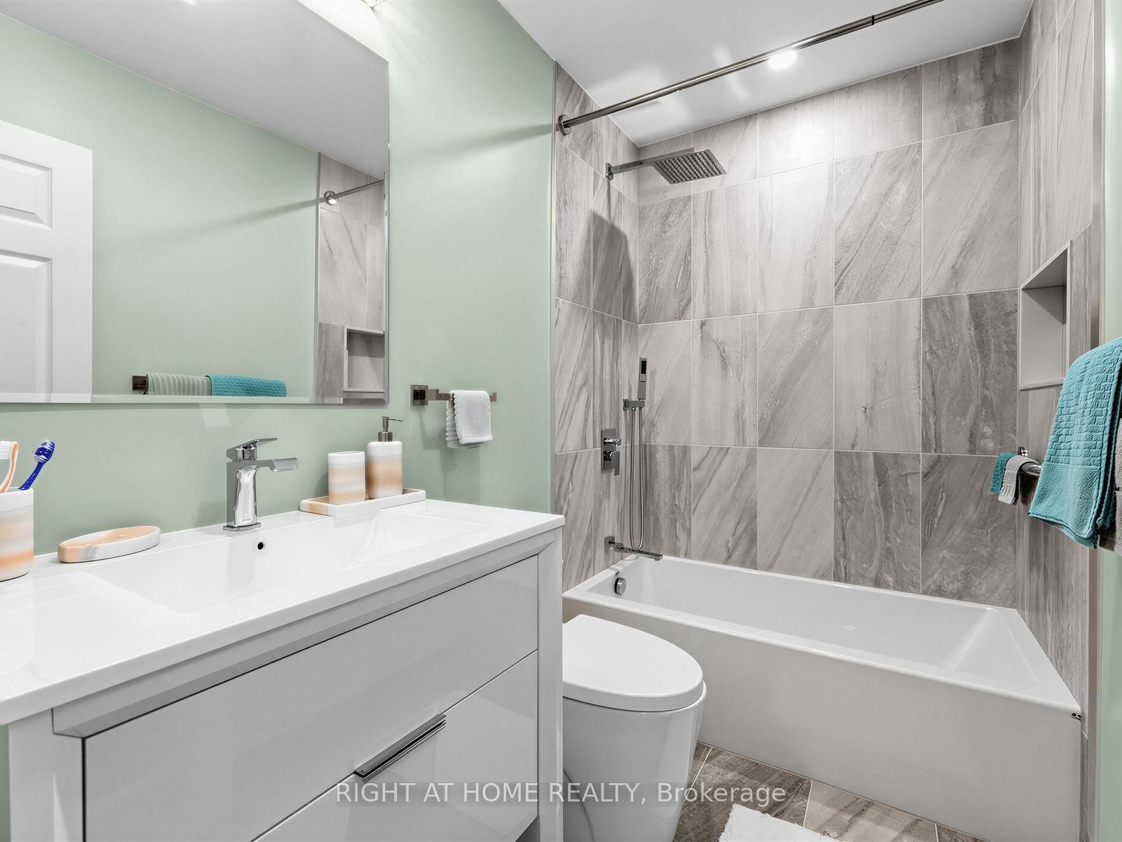 25 Tamarack Circle • #25 • Toronto, ON photo 23