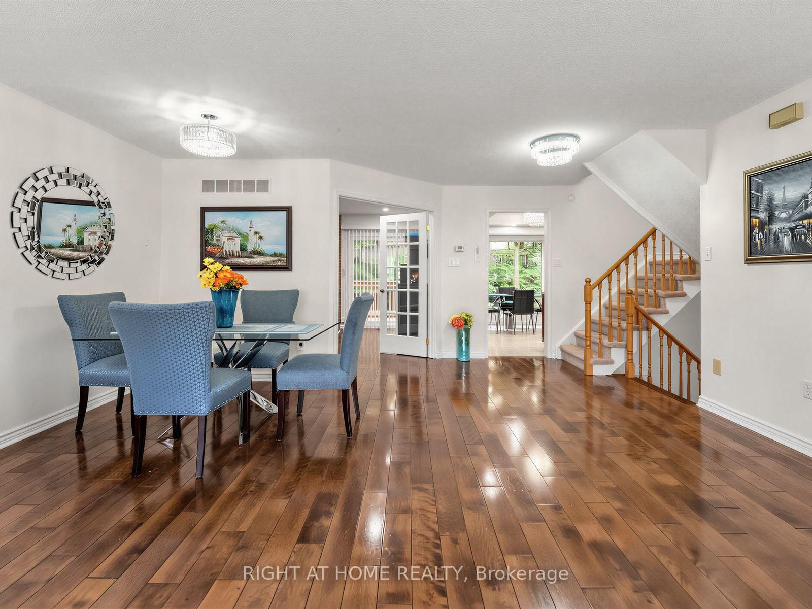 25 Tamarack Circle • #25 • Toronto, ON photo 4