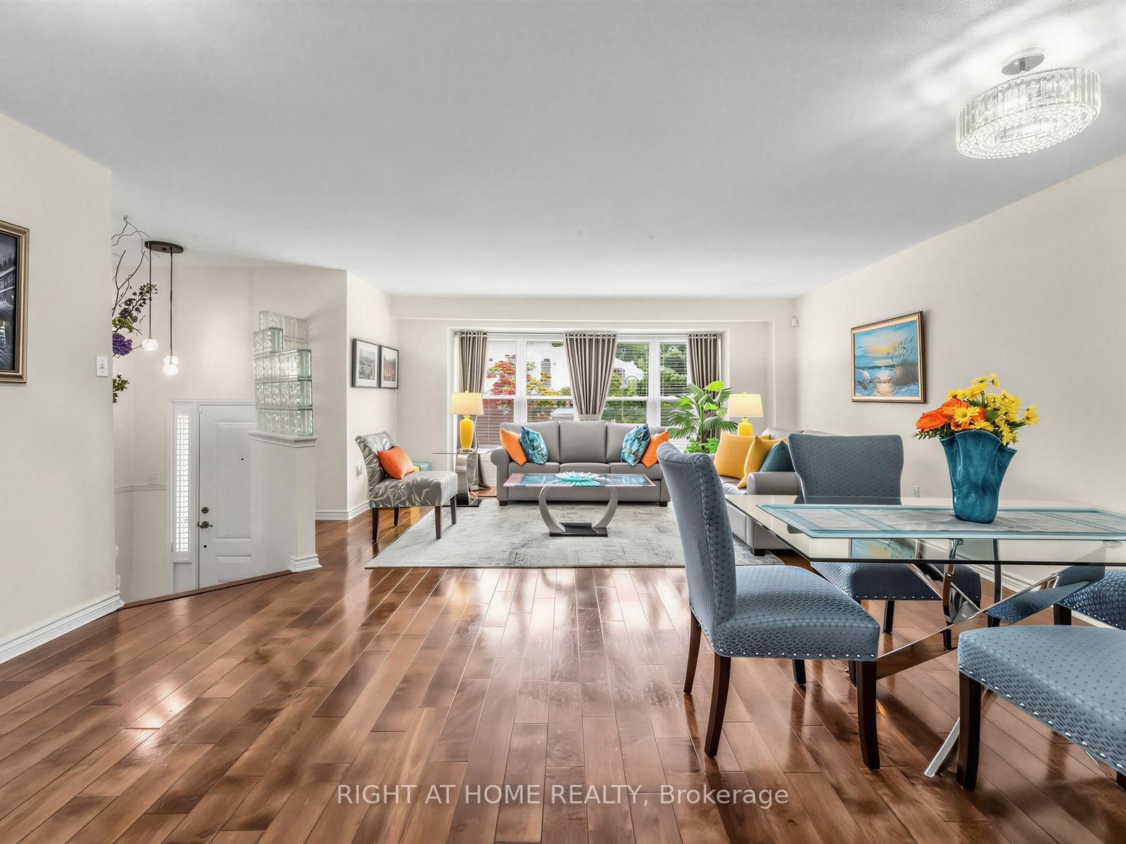 25 Tamarack Circle • #25 • Toronto, ON photo 5