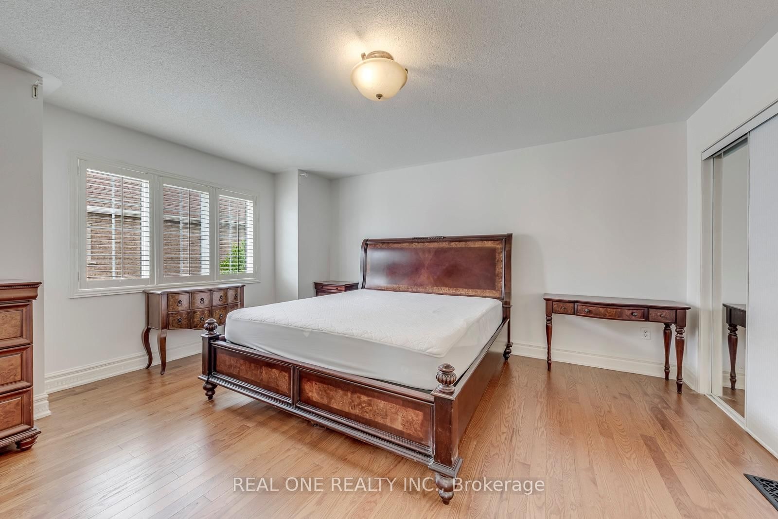 4201 Prudham Avenue • Burlington, ON photo 19