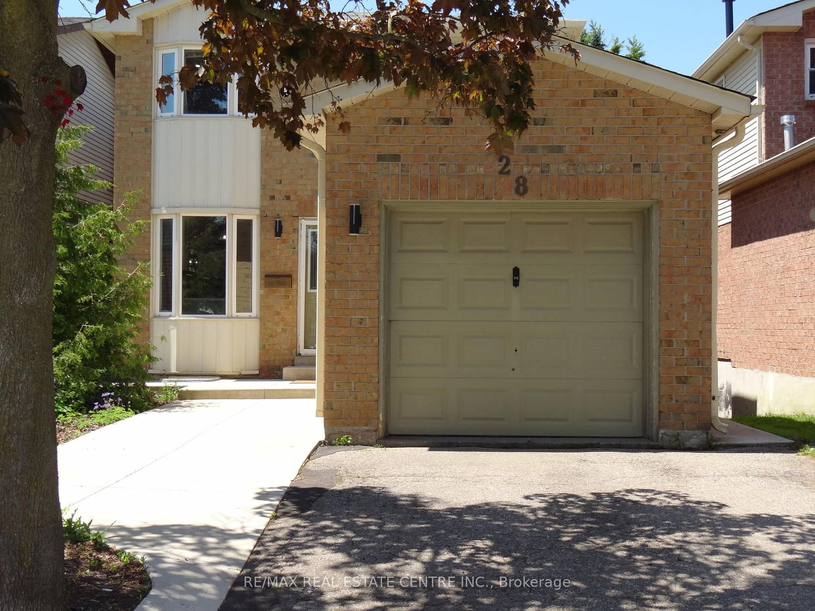 28 Rawling Crescent • Brampton, ON photo 4