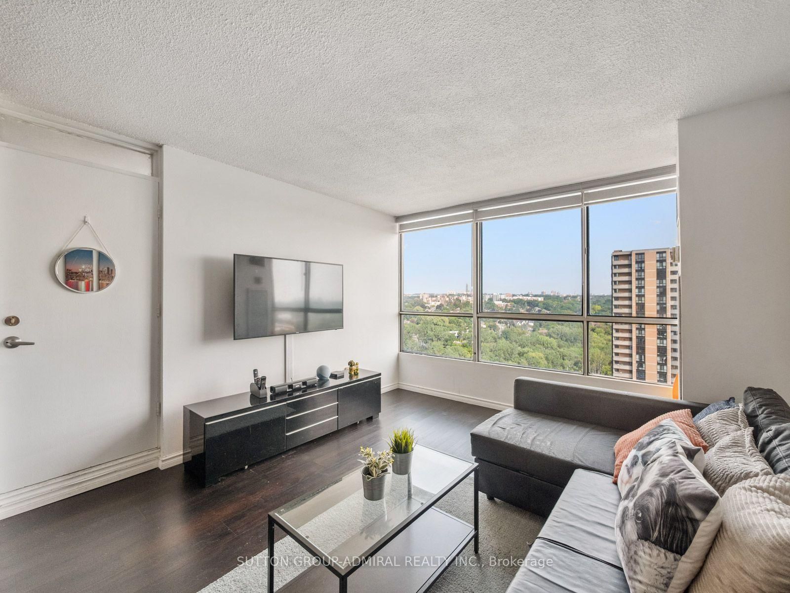 10 Martha Eaton Way • #1811 • Toronto, ON photo 17