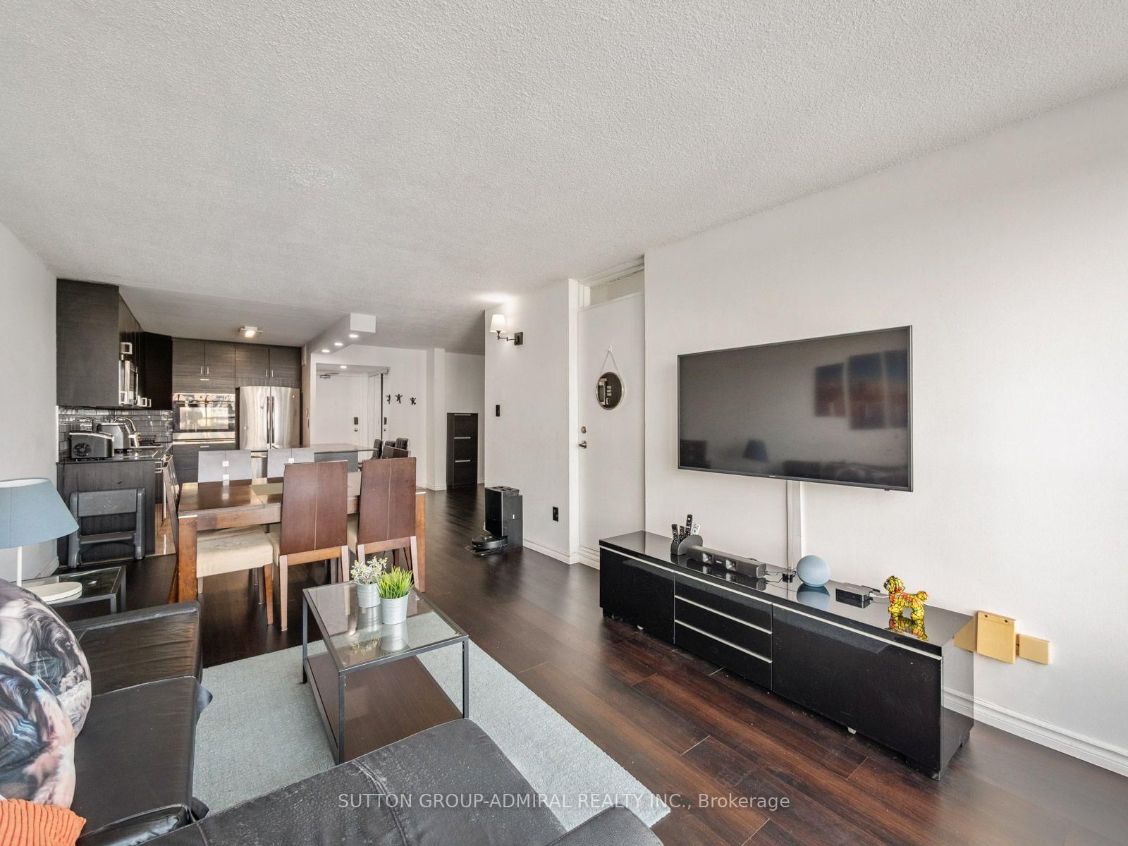 10 Martha Eaton Way • #1811 • Toronto, ON photo 18