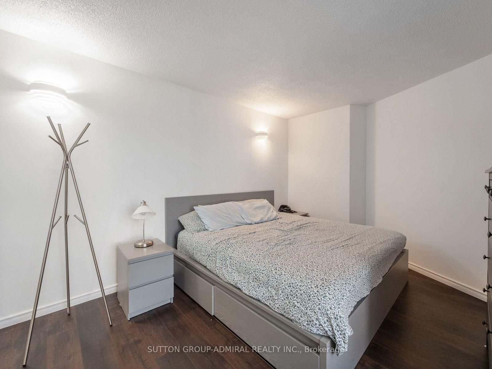 10 Martha Eaton Way • #1811 • Toronto, ON photo 26