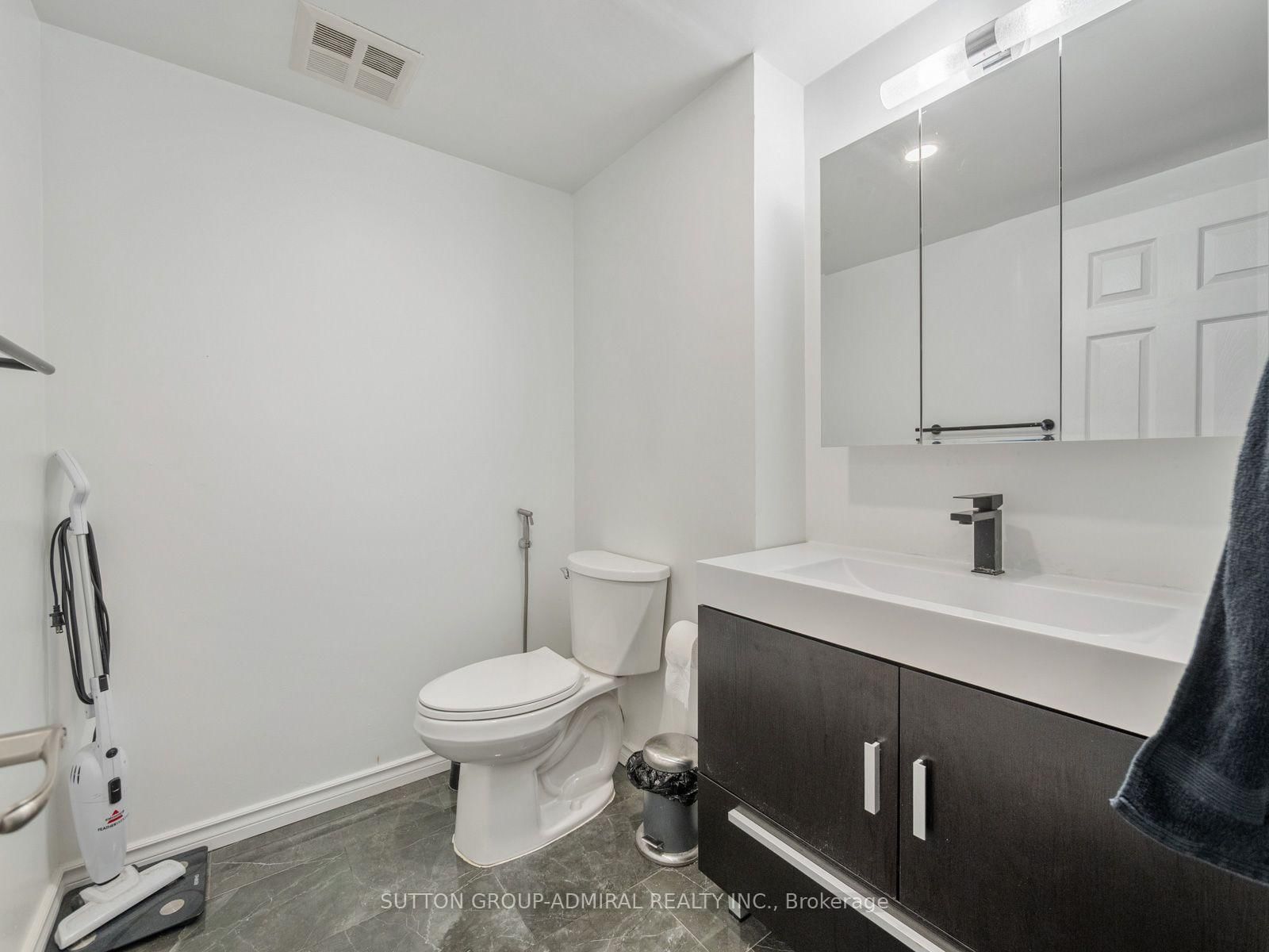 10 Martha Eaton Way • #1811 • Toronto, ON photo 28