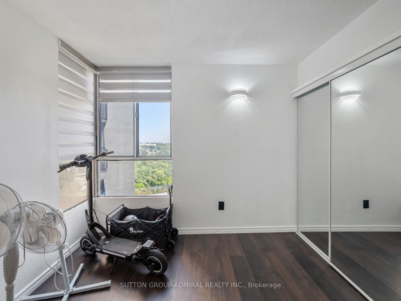 10 Martha Eaton Way • #1811 • Toronto, ON photo 33