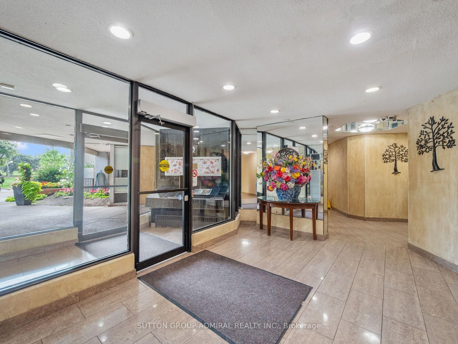 10 Martha Eaton Way • #1811 • Toronto, ON photo 40