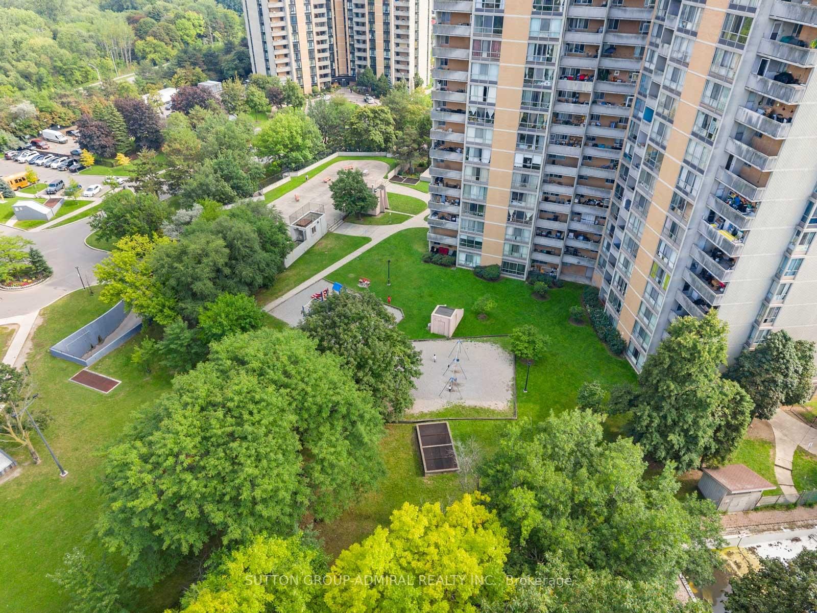 10 Martha Eaton Way • #1811 • Toronto, ON photo 43