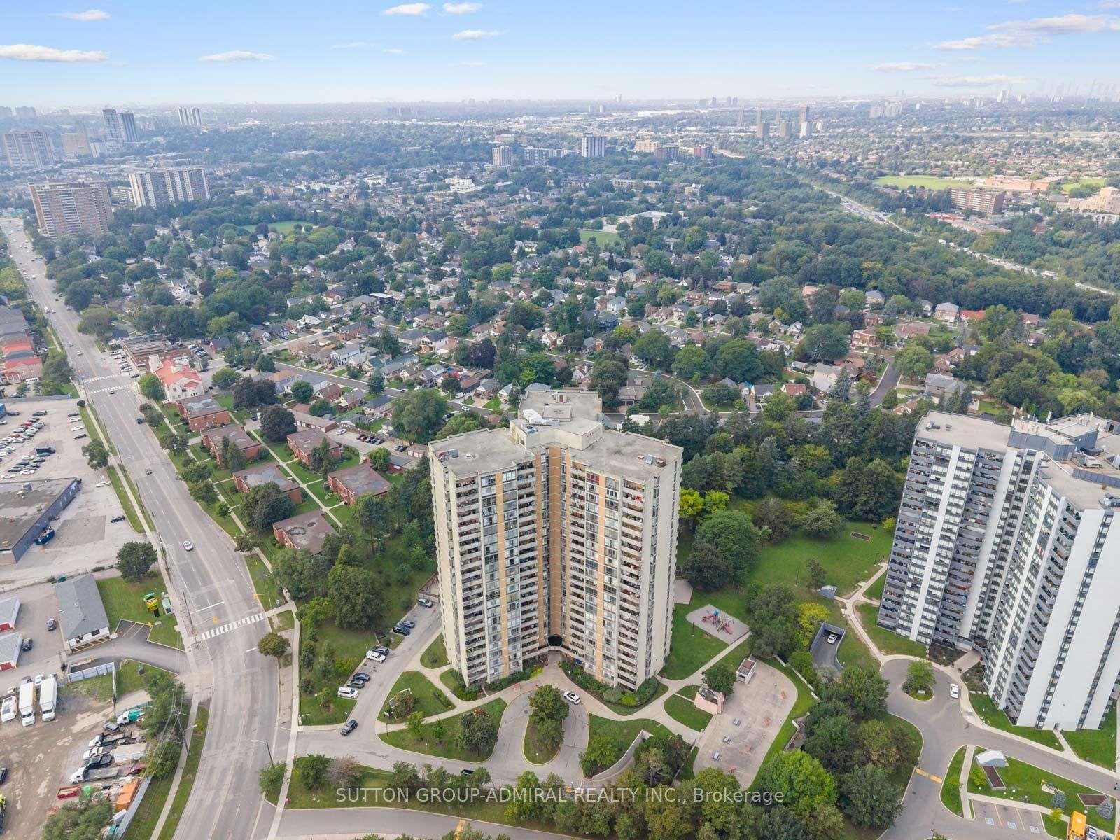 10 Martha Eaton Way • #1811 • Toronto, ON photo 47