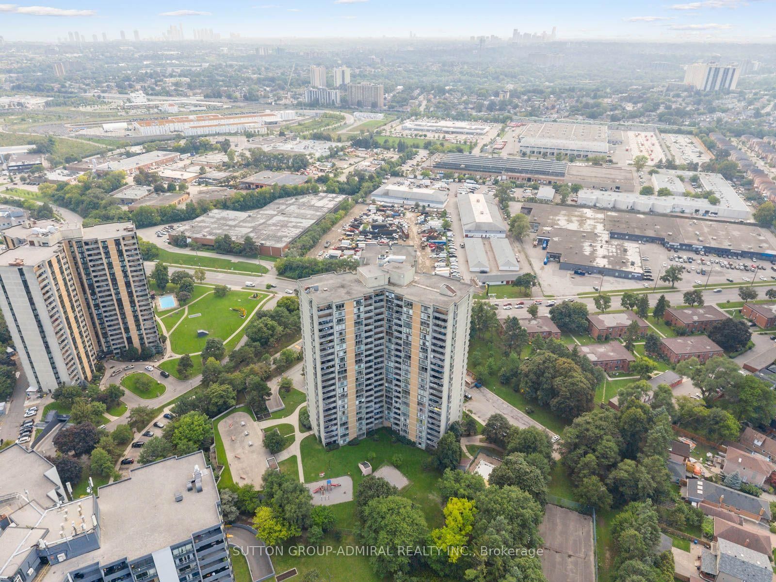 10 Martha Eaton Way • #1811 • Toronto, ON photo 48
