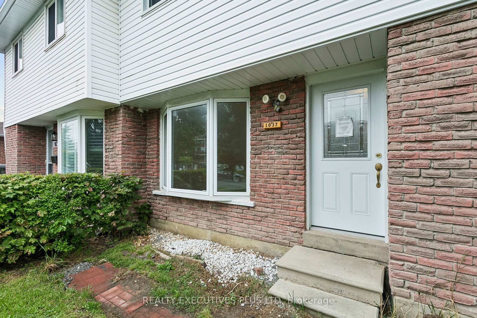 1037 Stainton Drive • Mississauga, ON photo 3