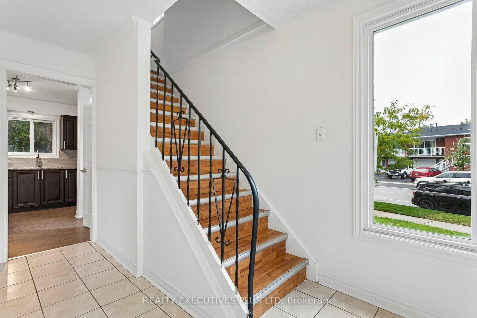 1037 Stainton Drive • Mississauga, ON photo 5