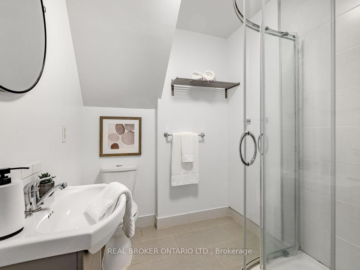 1438A Dufferin Street • Toronto, ON photo 31