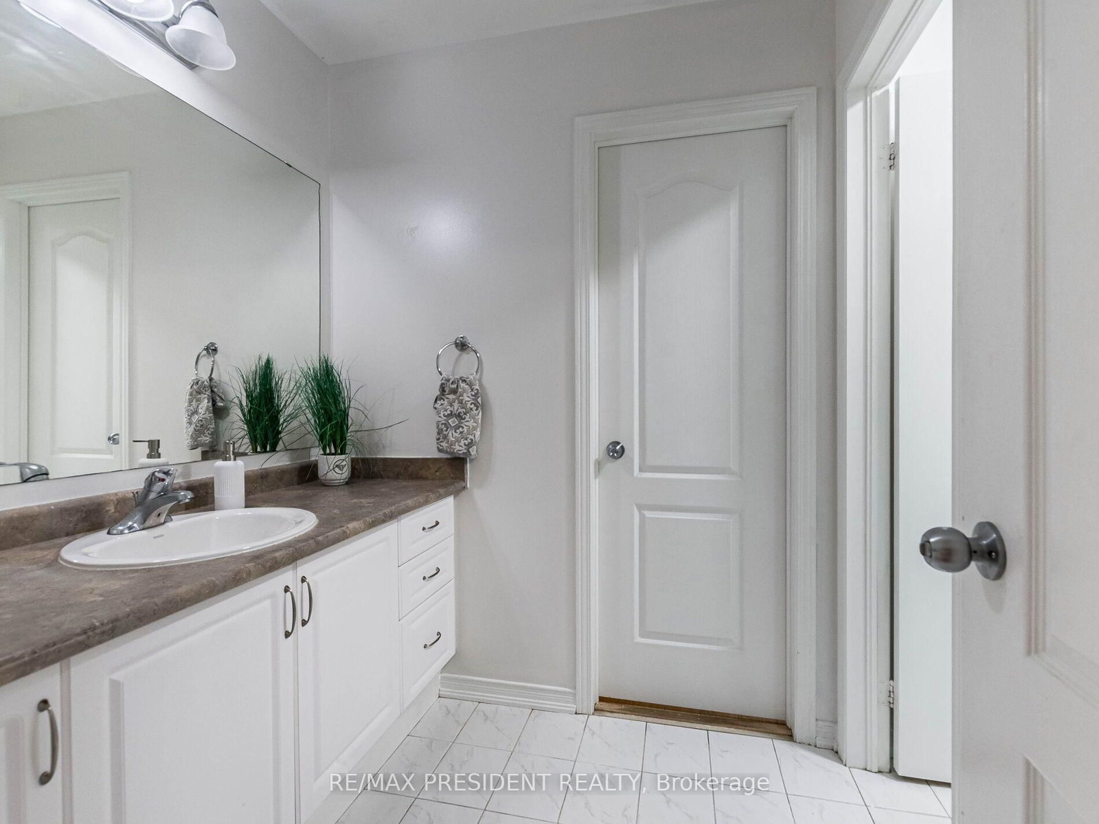 8 River Heights Drive • Brampton, ON photo 23