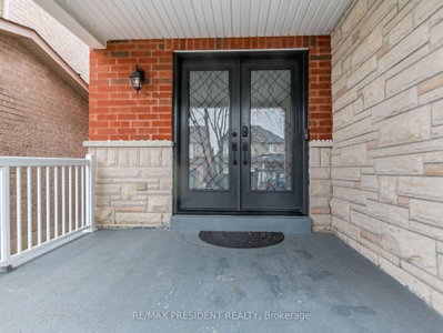 8 River Heights Drive • Brampton, ON photo 3